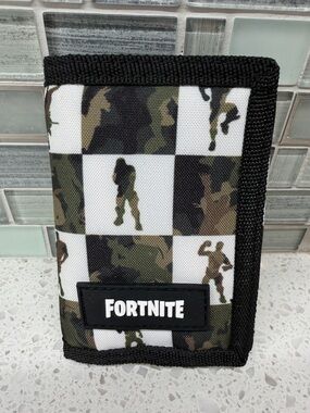 NWOT Boy’s Fortnite Camouflage Wallet